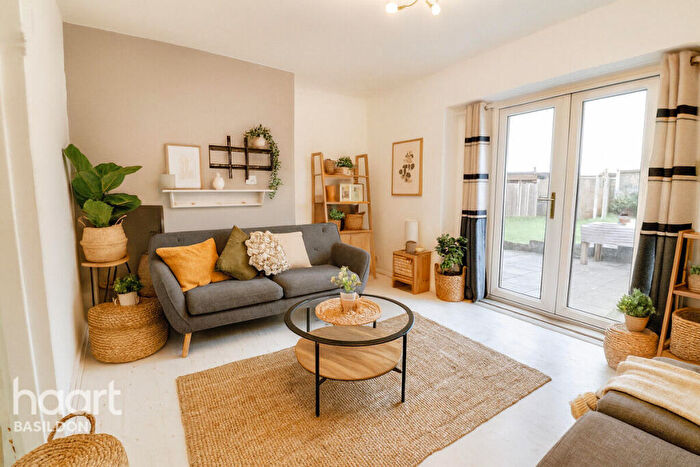 2 Bedroom End Of Terrace House For Sale In Theydon Crescent, Basildon **virtually Staged**, SS14