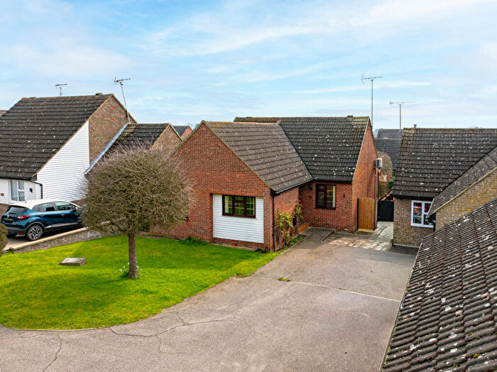 3 Bedroom Detached Bungalow For Sale In Minton Heights, Rochford, SS4