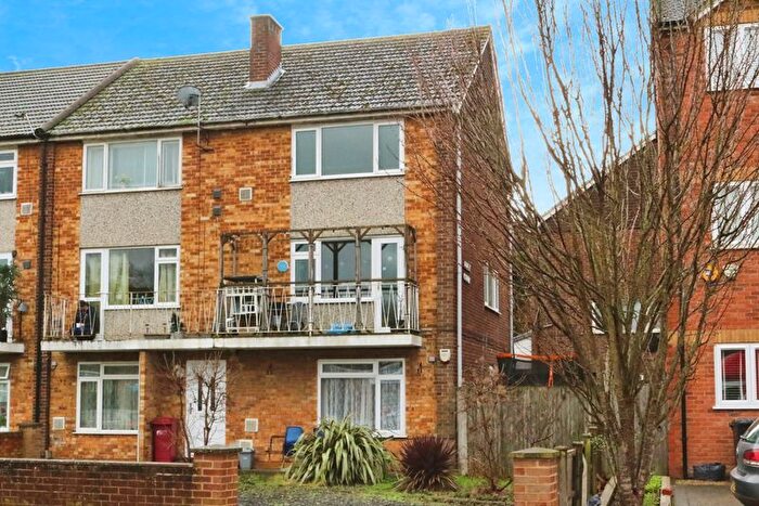 2 Bedroom Maisonette For Sale In Coleridge Crescent, Colnbrook, SL3