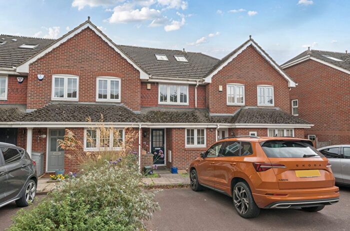 3 Bedroom Terraced House For Sale In Armstrong Close, Bromley, BR1
