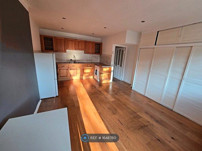 1 Bedroom Flat To Rent In Elgin Road, Ilford, IG3