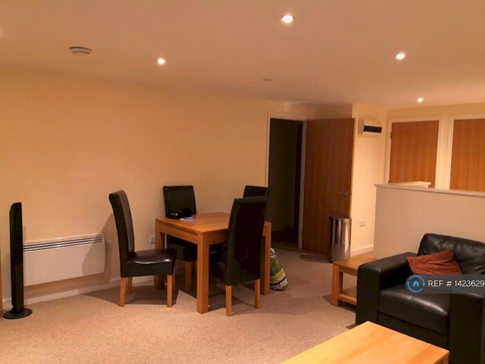 2 Bedroom Flat To Rent In Beckhampton Street, Swindon, SN1