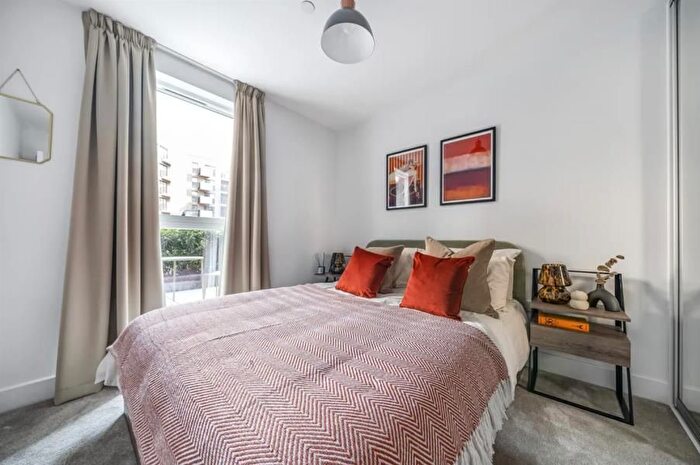 2 Bedroom Flat To Rent In Discovery House West, Huntley Wharf, Reading, RG1