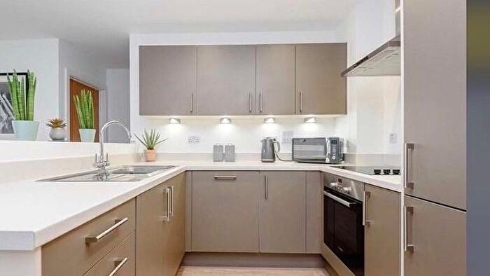 1 Bedroom Maisonette To Rent In Turnpike Lane, RH12