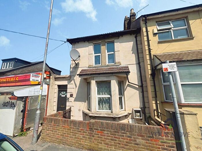 1 Bedroom Flat To Rent In Canterbury Street, Gillingham, Kent, ME7