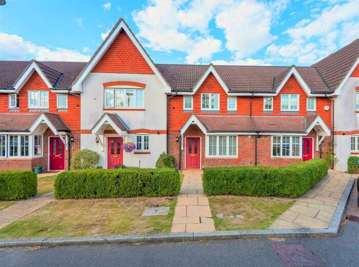 3 Bedroom House To Rent In Hopkin Close, Guildford, GU2