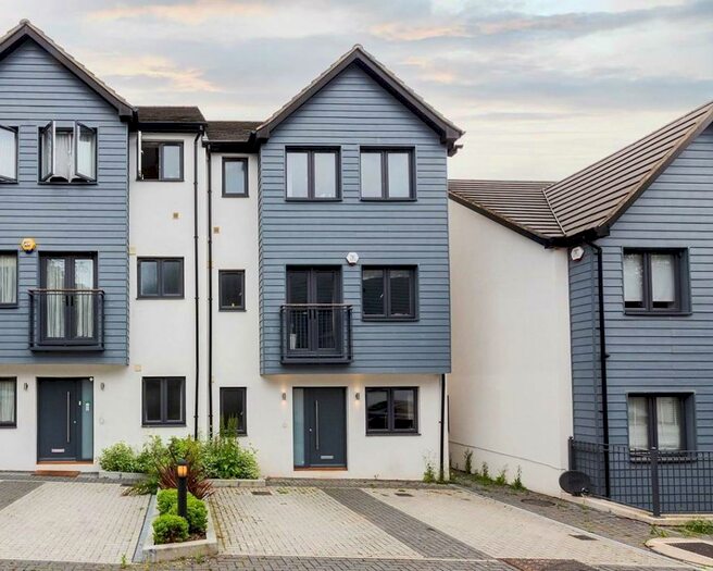 4 Bedroom Semi-Detached House To Rent In Adeyfield Road, Hemel Hempstead, HP2