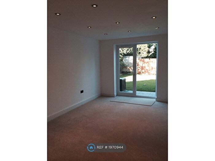 2 Bedroom Flat To Rent In Arlow Road, London, N21