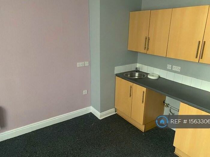 1 Bedroom Flat To Rent In Garth-Mor Court, Neath, SA11