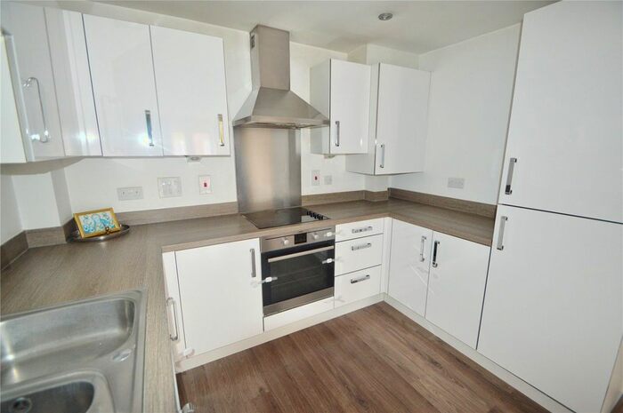 2 Bedroom Flat To Rent In Chadwick Road, Slough, Berkshire, SL3