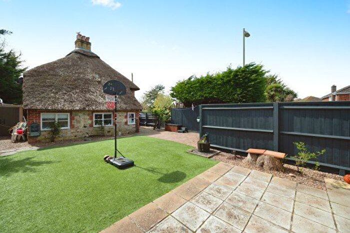 2 Bedroom Cottage To Rent In Manor Road, Hayling Island, PO11
