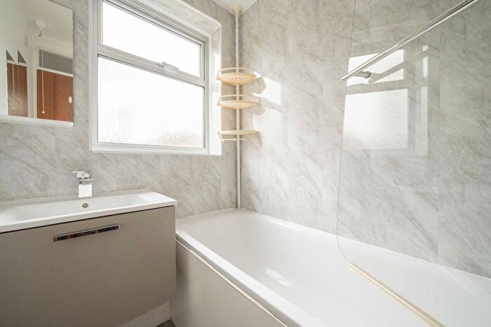 1 Bedroom Flat For Sale In Hanger Vale Lane, Ealing, W5