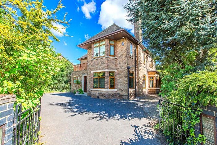 6 Bedroom Detached House For Sale In Rockingham Road, Kettering, Northamptonshire, NN16