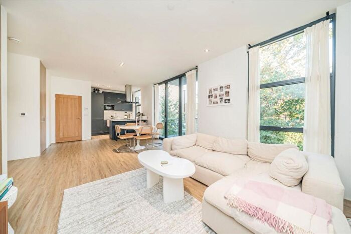 2 Bedroom Flat For Sale In St. Andrew's Road, Surbiton, KT6