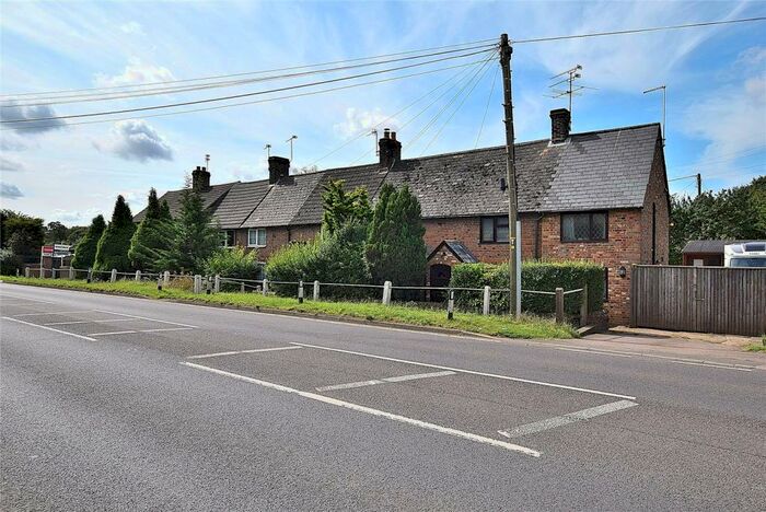 1 Bedroom Terraced House For Sale In Red Cow Cottages, Kensworth, Bedfordshire, LU6