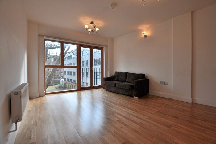 2 Bedroom Flat To Rent In Hackney Road, London, E2