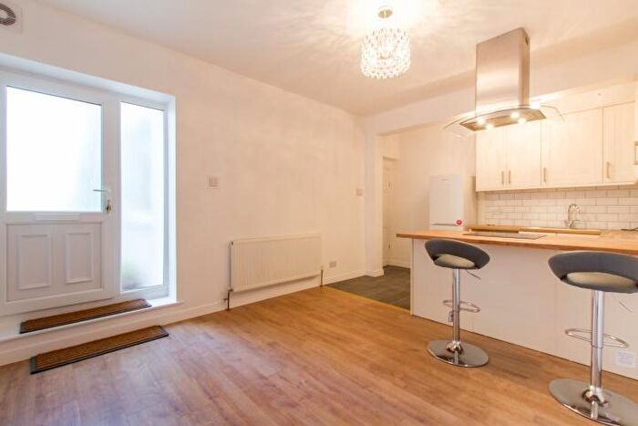 2 Bedroom Flat For Sale In Wood Street, London, E17