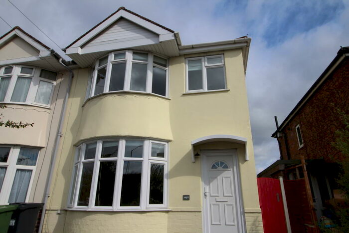 3 Bedroom Semi-Detached House To Rent In Heathcote Road, Whitnash, Leamington Spa, CV31