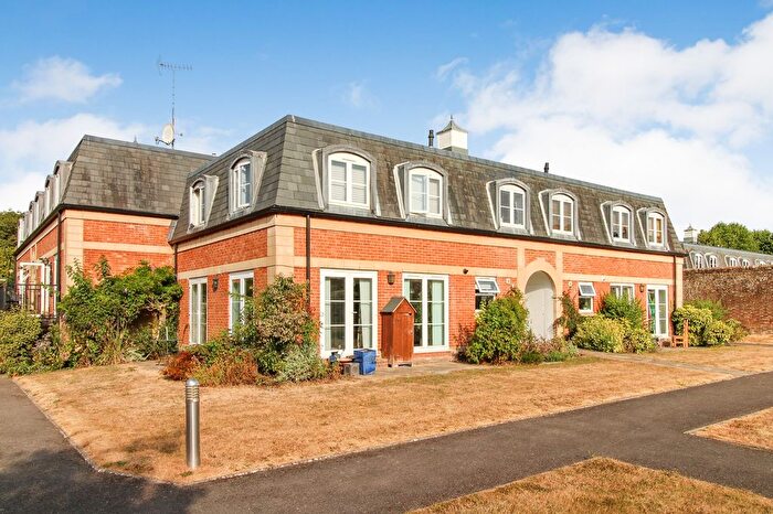 2 Bedroom Flat For Sale In Crabbett Park, Worth, Crawley, West Sussex., RH10