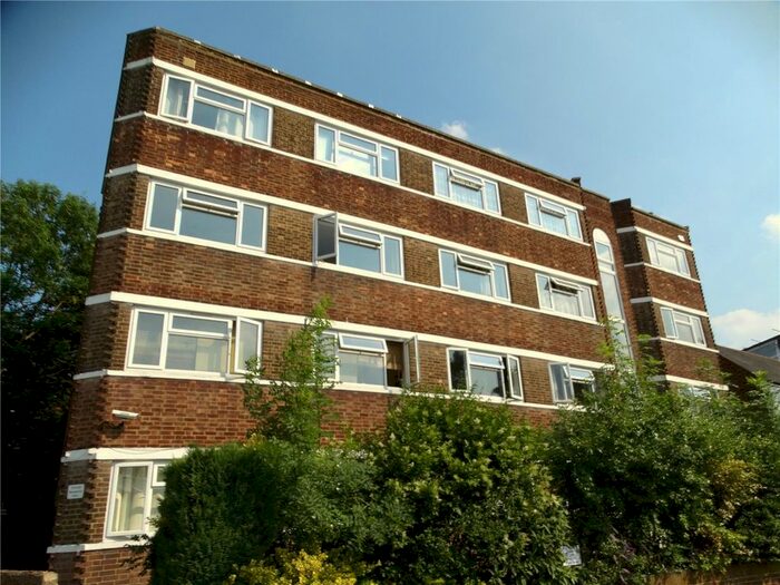 2 Bedroom Flat To Rent In Clock House Road, Beckenham, BR3