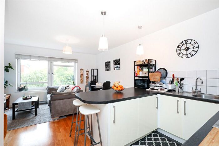 2 Bedroom Flat For Sale In Mount Park Road, Mount Park Road, London, W5