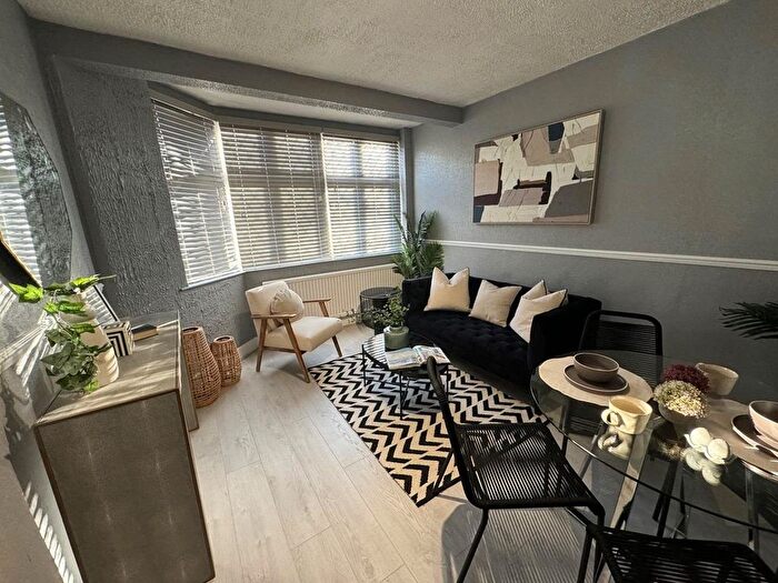 4 Bedroom Semi-Detached House To Rent In Crownhill Road, Woodford Green, IG8