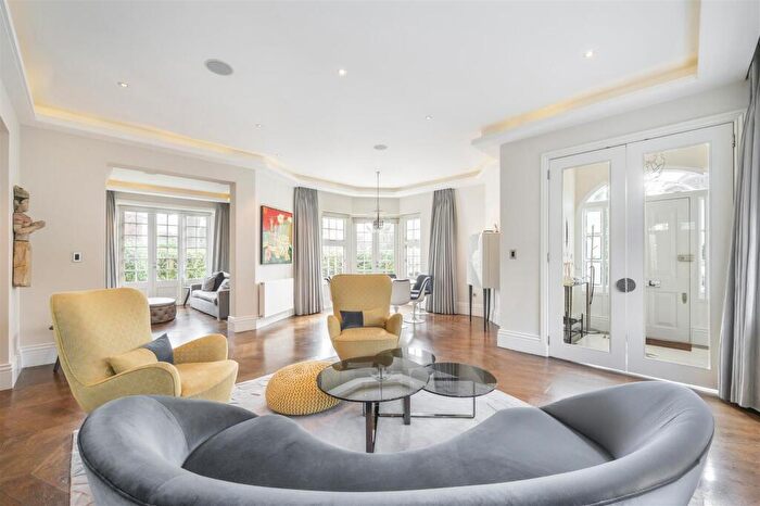 2 Bedroom Flat For Sale In Kidderpore Avenue, Hampstead, NW3