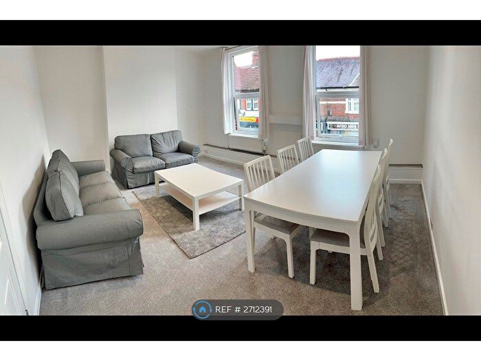 3 Bedroom Flat To Rent In Market Street, Watford, WD18