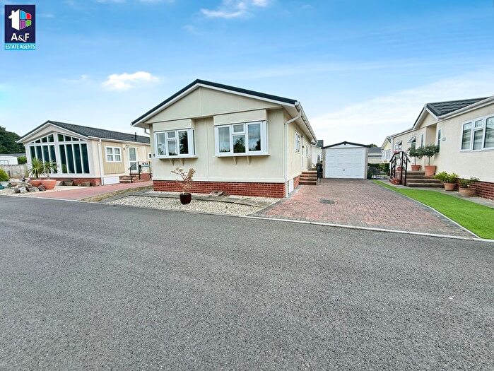 2 Bedroom Park Home For Sale In Chilton Park, Bridgwater, TA6