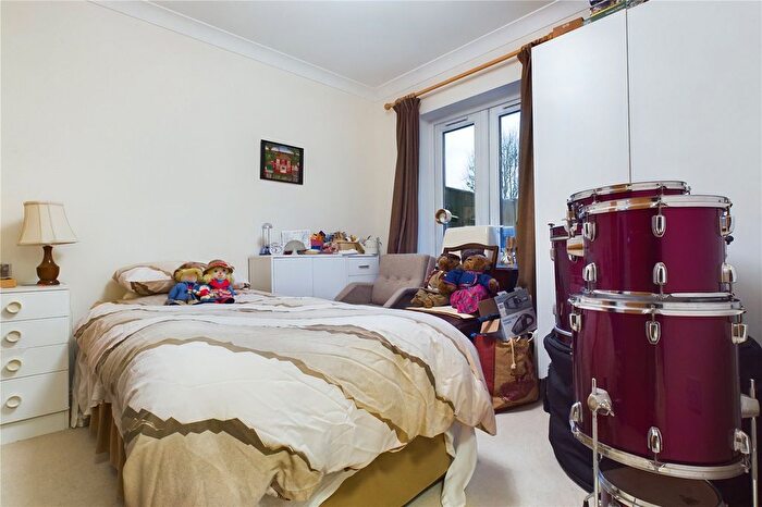 2 Bedroom Flat For Sale In Marsh Place, Pangbourne, Reading, RG8