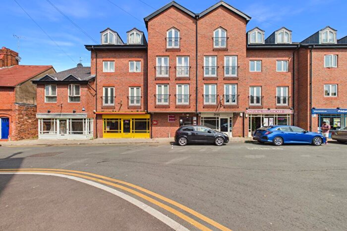 2 Bedroom Flat To Rent In Commonhall Street, City Centre, Chester, CH1