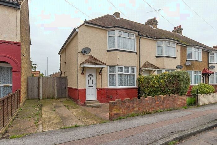 3 Bedroom Link Detached House To Rent In West Lane, Sittingbourne, Kent, ME10