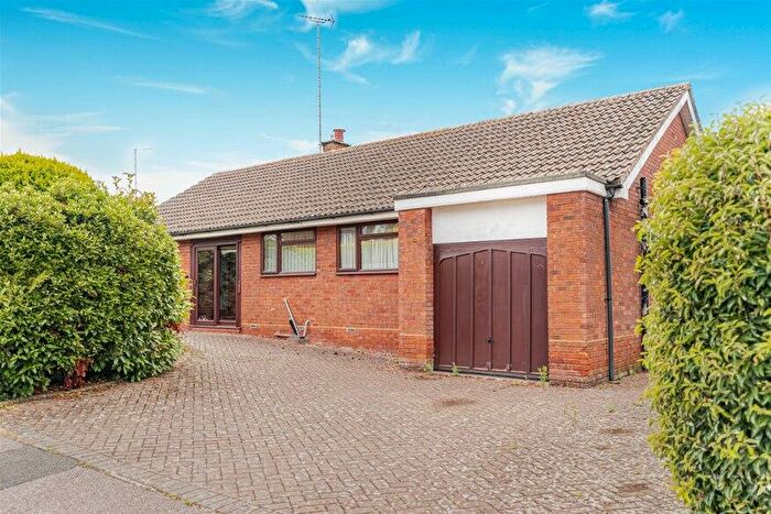 3 Bedroom Detached Bungalow For Sale In The Close, Harpenden, AL5