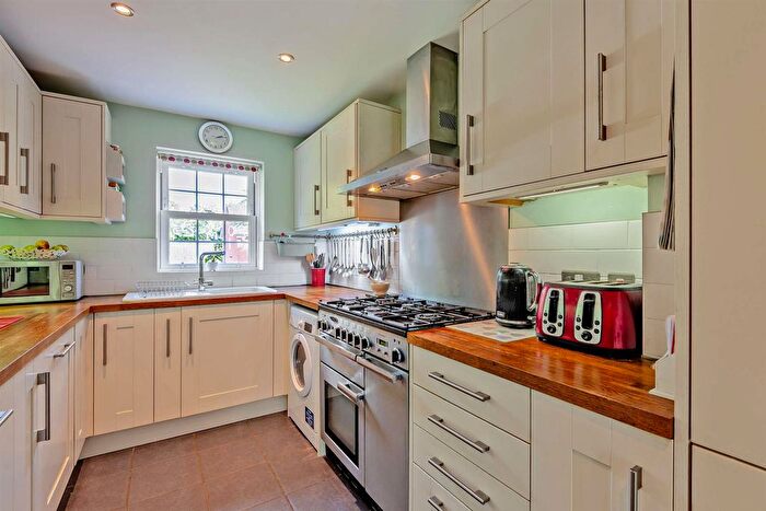 4 Bedroom Detached House For Sale In Poppy Close, Maidstone, ME16