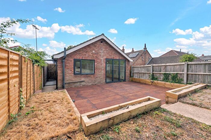 3 Bedroom Detached Bungalow For Sale In New Cheveley Road, Newmarket, CB8