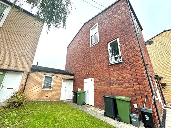 2 Bedroom Maisonette To Rent In Old Chester Road, Birkenhead, CH41