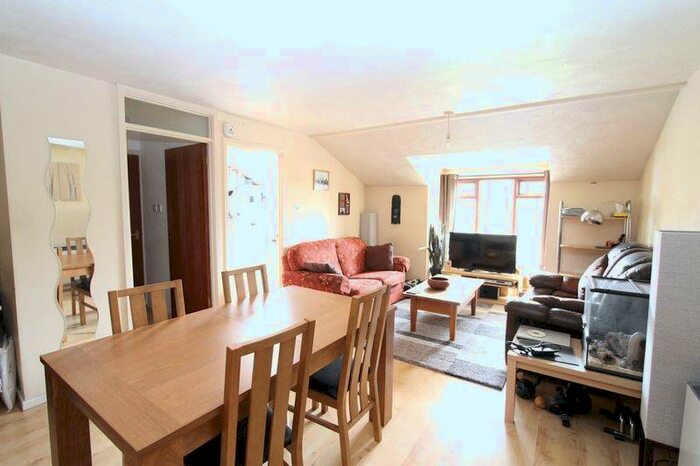 1 Bedroom Apartment To Rent In Sycamore Court, Farncombe, GU7