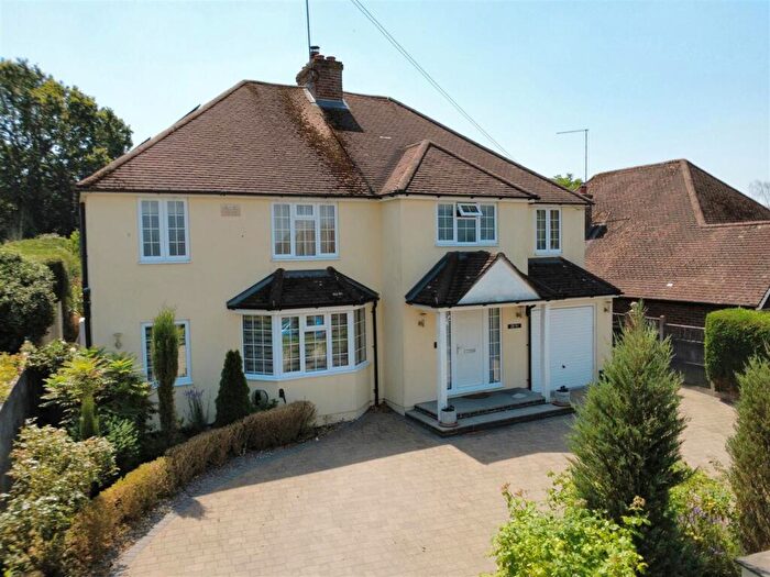 5 Bedroom Detached House For Sale In Bartlemy Close, Newbury, RG14