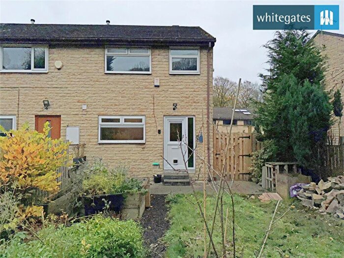 3 Bedroom End Of Terrace House For Sale In Hebble Vale Drive, Wheatley, Halifax, HX2