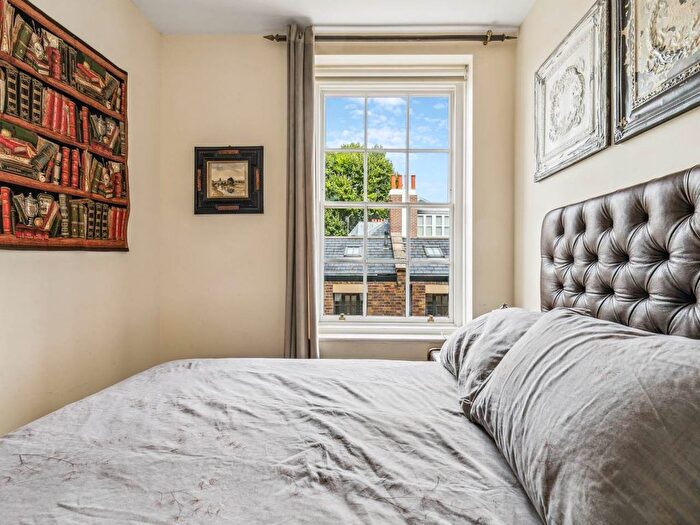 1 Bedroom Flat To Rent In Water Lane, Richmond, TW9
