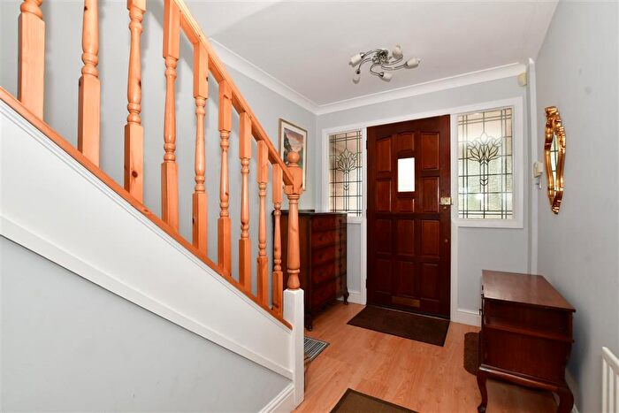 5 Bedroom Detached House For Sale In Oxshott Road, Leatherhead, Surrey, KT22