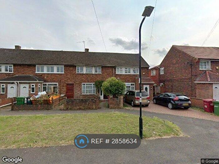 3 Bedroom End Terrace House To Rent In Ryvers Road, Slough, SL3
