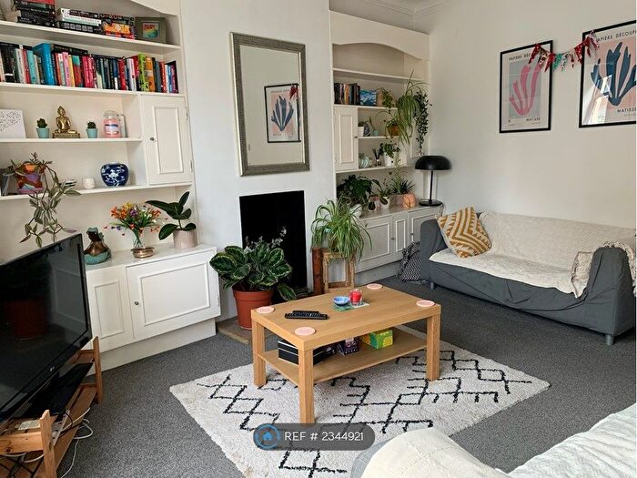 2 Bedroom Flat To Rent In Alderbrook Road, London, SW12