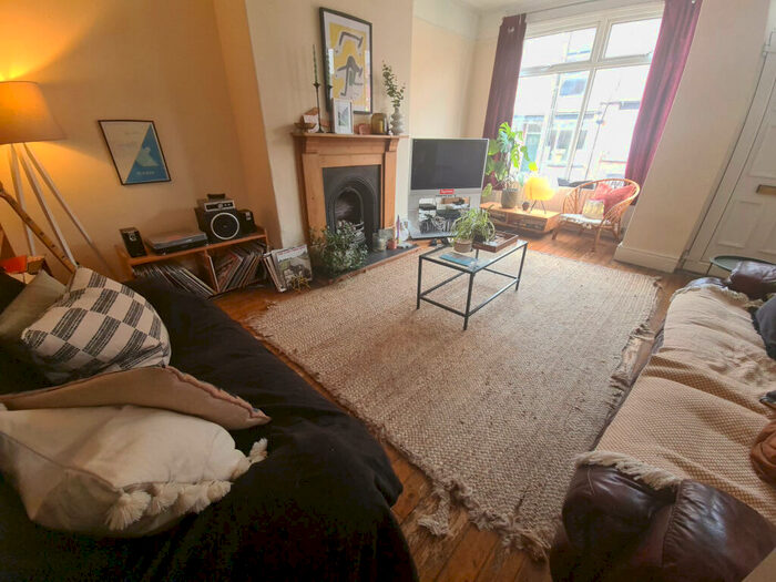 3 Bedroom House To Rent In Village Place, Leeds, LS4