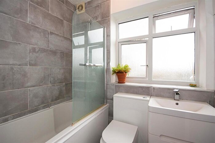 1 Bedroom Flat To Rent In Gowrie Road, Battersea, SW11