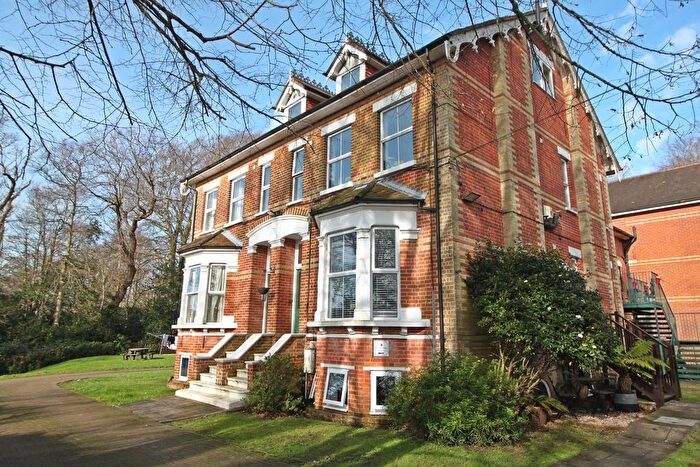 1 Bedroom Flat For Sale In Abbey Hill, Netley Abbey, Southampton, SO31