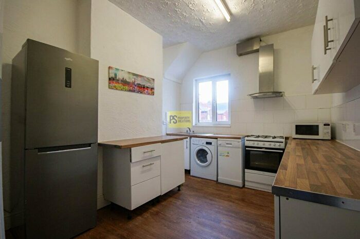 5 Bedroom Flat To Rent In Bristol Road, Selly Oak, Birmingham, B29