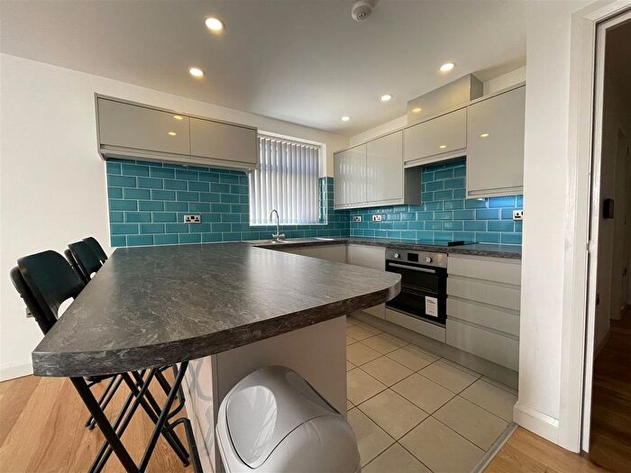 2 Bedroom Flat To Rent In Richmond Road, Cardiff, CF24