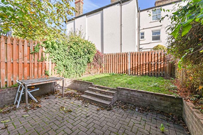 5 Bedroom End Terrace House To Rent In Estreham Road, Streatham Common, London, SW16