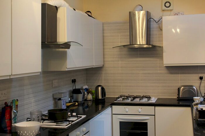 6 Bedroom Terraced House To Rent In Balfour Road, Nottingham, NG7